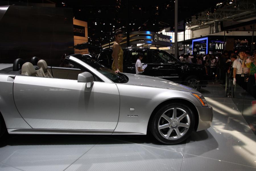  Cadillac XLR Roadster 2004 года  (фото 46 из 128)